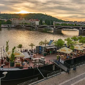  Apartman Cozy At Main Station